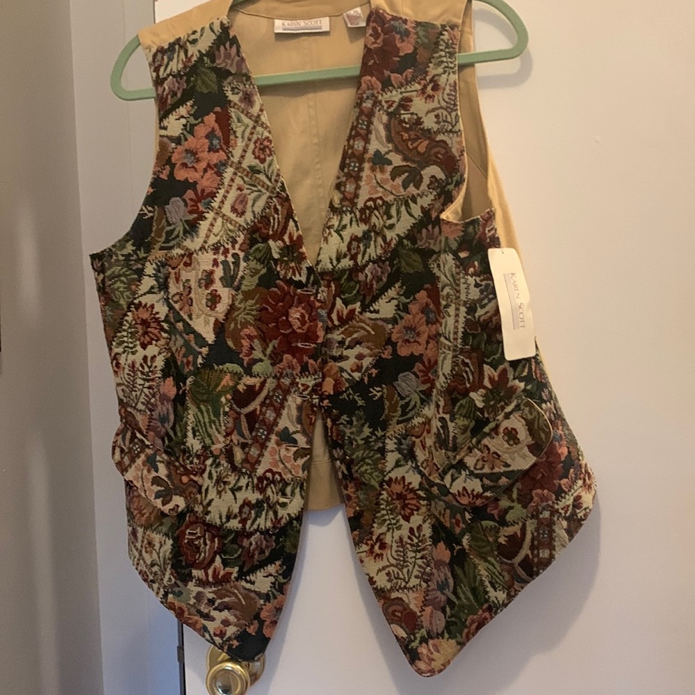 Karen Scott floral vintage vest from the early 90’s